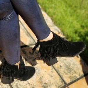 FAUX SUEDE FRINGE BLACK ANKLE BOOTIES
